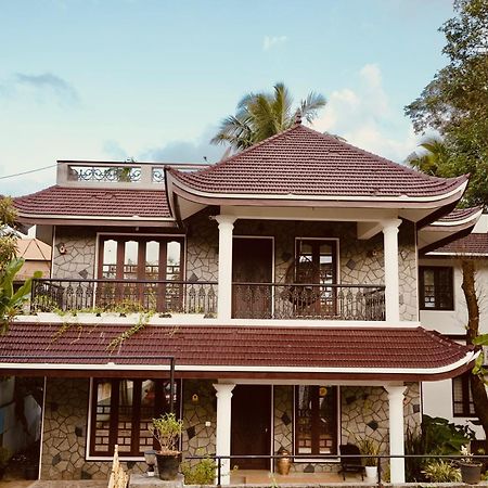 Daffodils Inn Alappuzha Екстер'єр фото