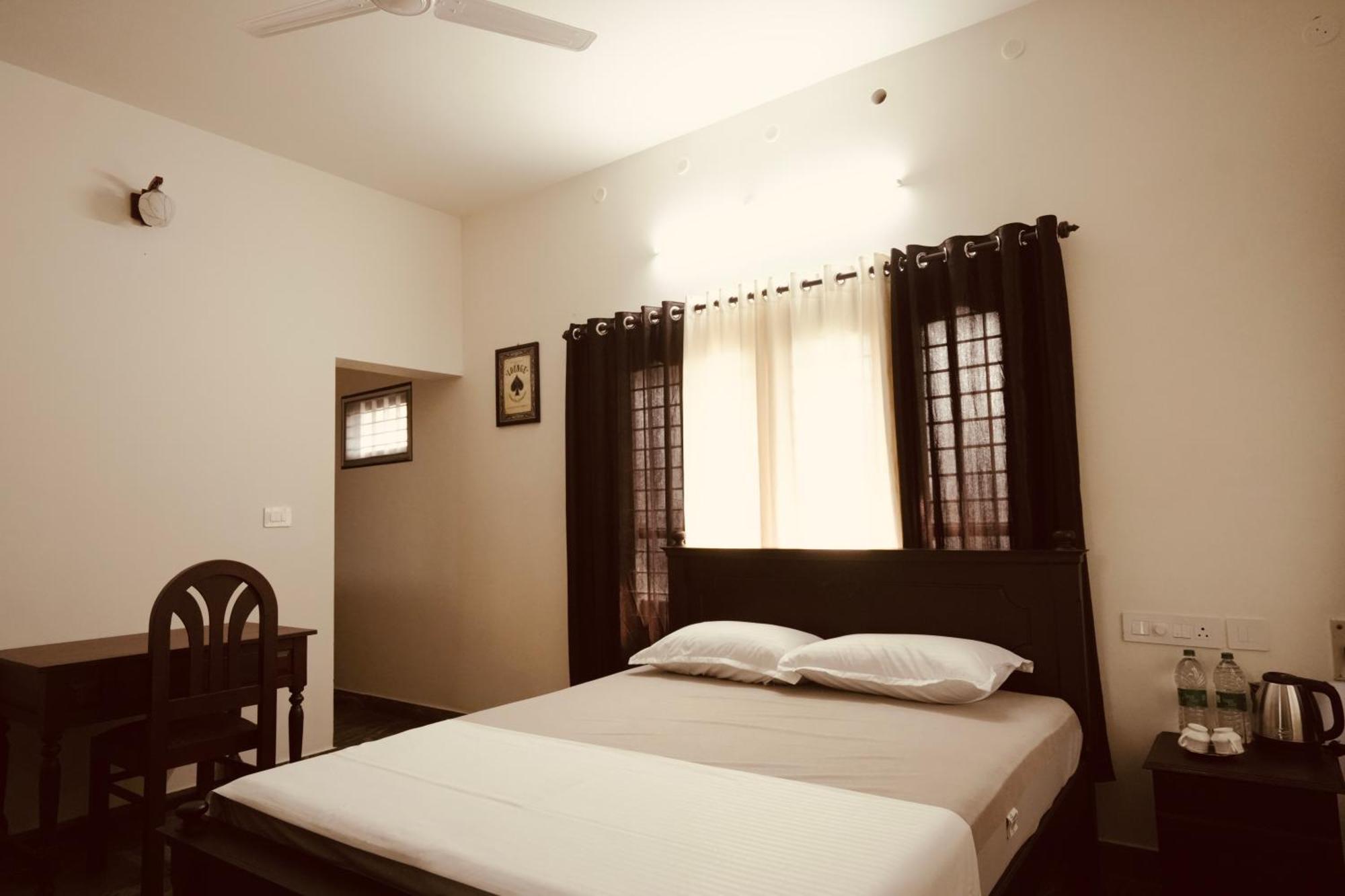 Daffodils Inn Alappuzha Екстер'єр фото