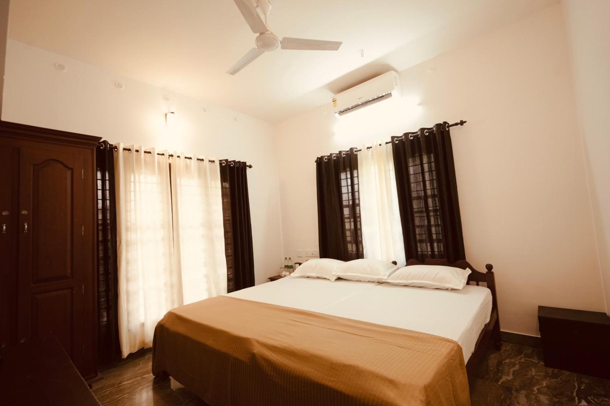Daffodils Inn Alappuzha Екстер'єр фото